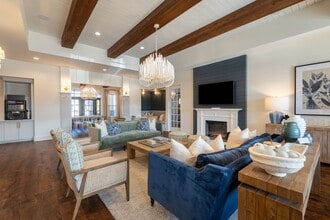 Luxe and Legends at Morganton Park Apartme... in Southern Pines, NC - Foto de edificio - Building Photo