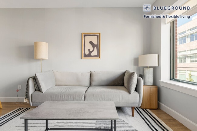 33 Rogers St in Cambridge, MA - Foto de edificio - Building Photo