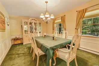9 Lone Hill Pl in Dix Hills, NY - Building Photo - Building Photo