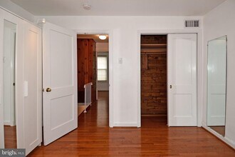 915 Hughes Mews NW in Washington, DC - Building Photo - Building Photo