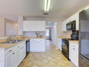 406 Saul St in Hutto, TX - Building Photo - Building Photo