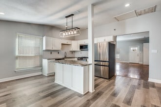 513 Melba St in Dallas, TX - Building Photo - Building Photo