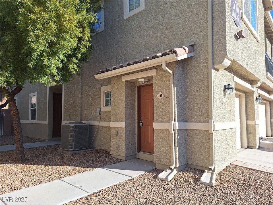 370 Kensington Palace Ave in North Las Vegas, NV - Building Photo