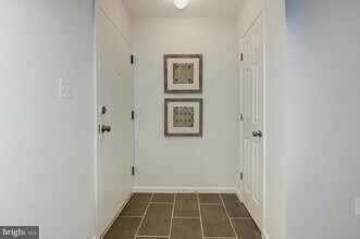 12215 Braxfield Ct-Unit -12 in North Bethesda, MD - Building Photo - Building Photo