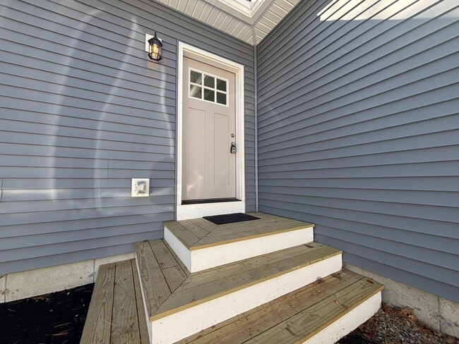 32 Boynton Rd in Meredith, NH - Building Photo - Building Photo