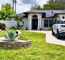 2560 44th St SW in Naples, FL - Building Photo