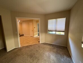 1718 Tecalote Dr, Unit 10 in Fallbrook, CA - Foto de edificio - Building Photo