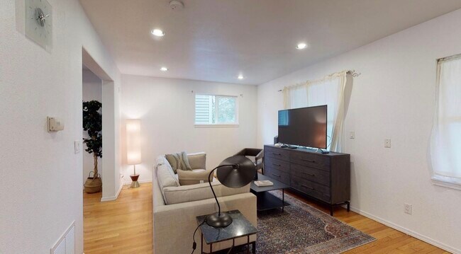 5536 Beacon Ave S, Unit B in Seattle, WA - Foto de edificio - Building Photo