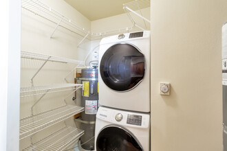 108 2nd Ave S, Unit 210 in Kirkland, WA - Building Photo - Building Photo