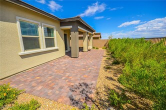 12457 Heritage Bend Dr in Las Vegas, NV - Foto de edificio - Building Photo