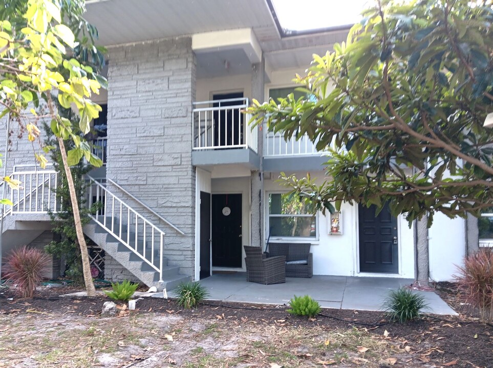 116 Southwest Jefferson Cir N in St. Petersburg, FL - Building Photo