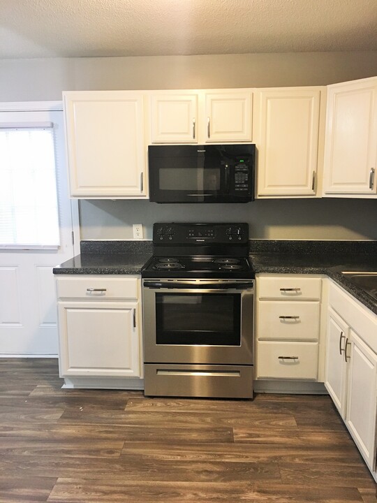 510 Sherwood Ct in Cary, NC - Building Photo