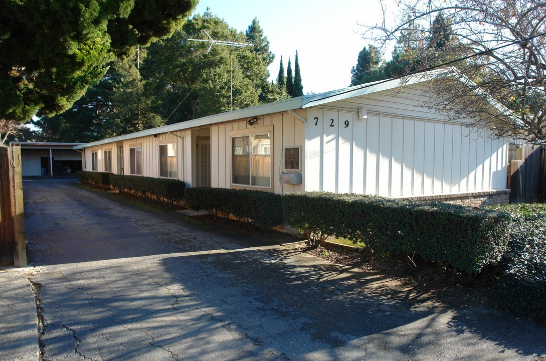 729 Mountain View in Mountain View, CA - Foto de edificio