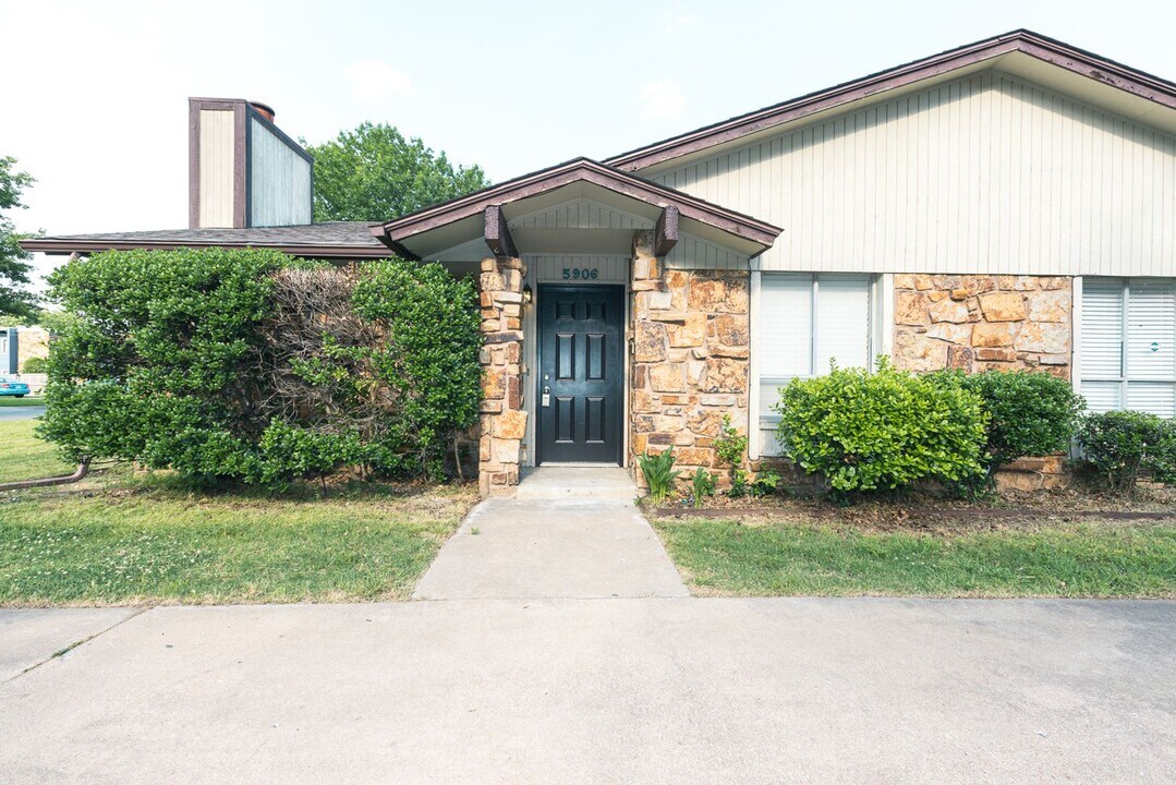 5906 E 33rd Ct-Unit -Unit 5906 in Tulsa, OK - Building Photo