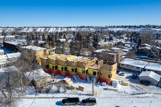 6120 Bowwood Dr NW in Calgary, AB - Building Photo - Building Photo