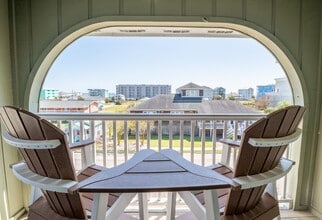 108 Lake Park Blvd S in Carolina Beach, NC - Foto de edificio - Building Photo