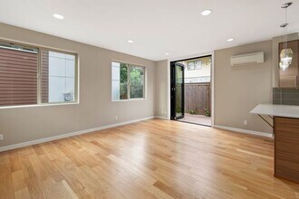 2313 48th Ave SW in Seattle, WA - Building Photo - Building Photo