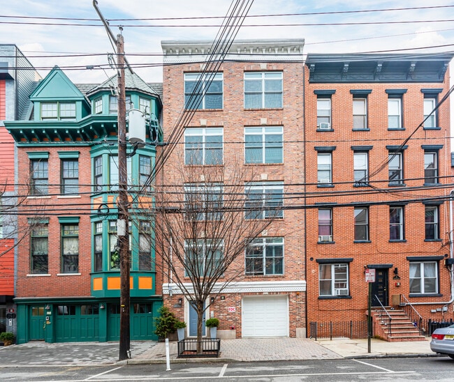 65 Jefferson St in Hoboken, NJ - Foto de edificio - Building Photo