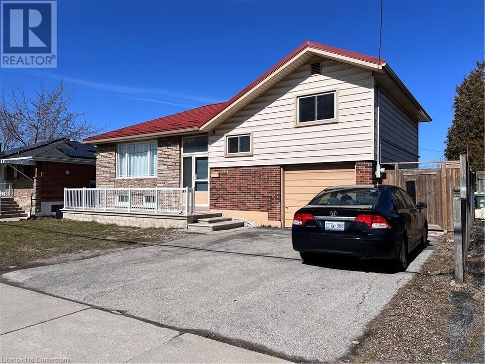 585 Mohawk Rd E in Hamilton, ON - Building Photo
