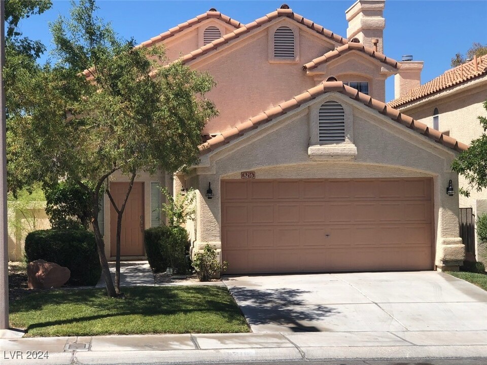 8216 Peaceful Canyon Dr in Las Vegas, NV - Building Photo