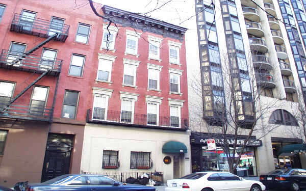 154 E 85th St in New York, NY - Building Photo