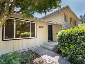 9610 SW Washington Pl in Portland, OR - Building Photo - Building Photo