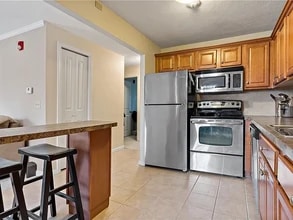 400 New River Rd, Unit 309 in Manville, RI - Building Photo - Building Photo