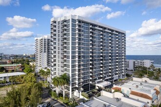 Silver Thatch Atlantic Plaza in Pompano Beach, FL - Building Photo - Building Photo