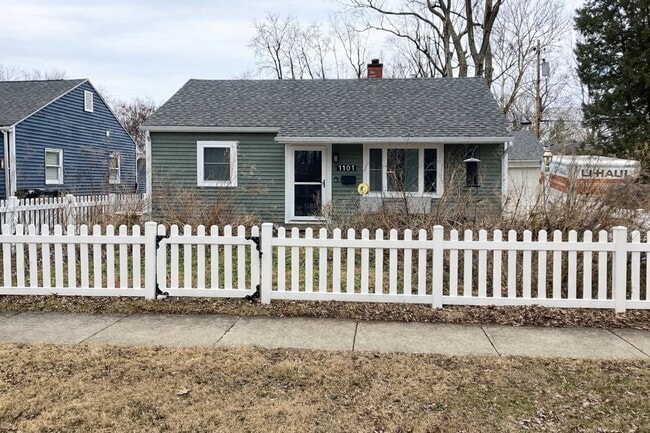 property at 1101 S Cottage Grove Ave