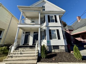 11 Mt Vernon St in Lowell, MA - Building Photo