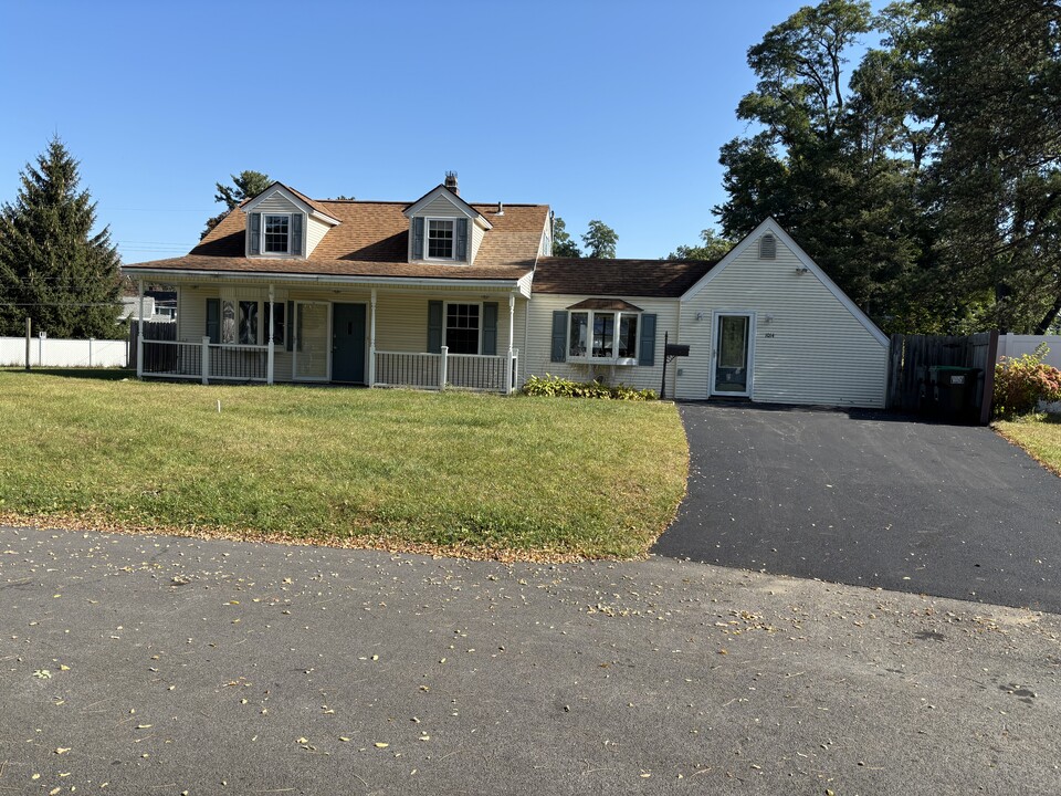 1014 Circle Dr in Schenectady, NY - Foto de edificio