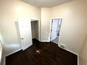 2879 E 77th St, Unit 3 in Chicago, IL - Foto de edificio - Building Photo