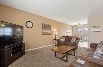 1604 E Drury Ln in Olathe, KS - Building Photo - Building Photo