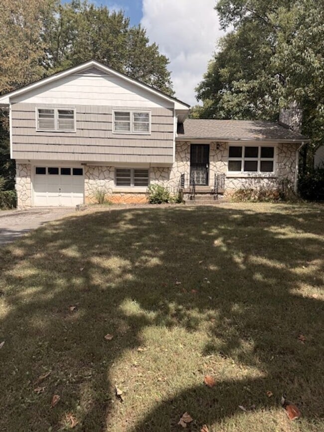 property at 1525 Park St