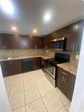 6930 Miami Gardens Dr in Hialeah, FL - Building Photo - Building Photo