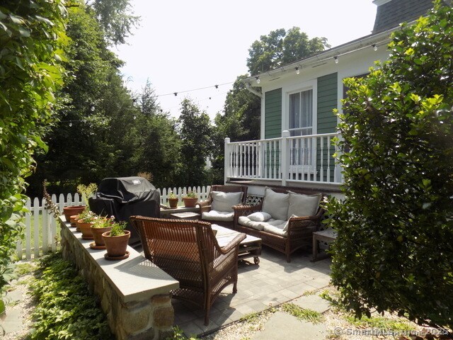 18 Elizabeth St in Bethel, CT - Building Photo - Building Photo