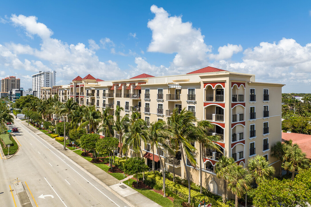 Fountains on Ocean Boulevard in Fort Lauderdale, FL - Foto de edificio