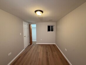 1542 N Kolin Ave, Unit Garden in Chicago, IL - Building Photo - Building Photo