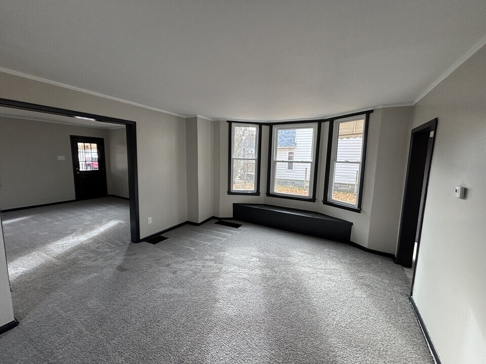 621 Greenfield Ave SW in Canton, OH - Building Photo