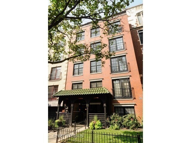 property at 512 W Barry Ave