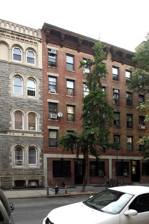 175 E Third St in New York, NY - Building Photo