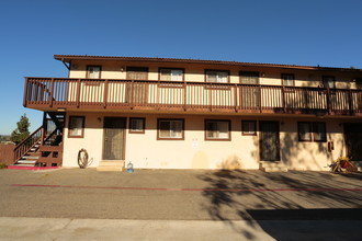 La Vista Apartments in Vista, CA - Foto de edificio - Building Photo