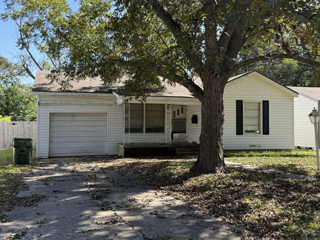 3920 Maple Ave in Waco, TX - Building Photo - Building Photo
