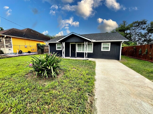 property at 8406 Grandview St
