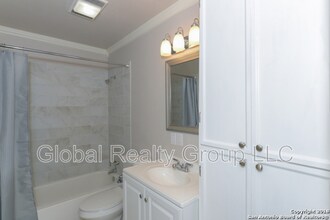 202 Ivy Ln in Universal City, TX - Building Photo - Building Photo