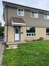 Denne Crescent Townhouse in Peterborough, ON - Building Photo - Building Photo