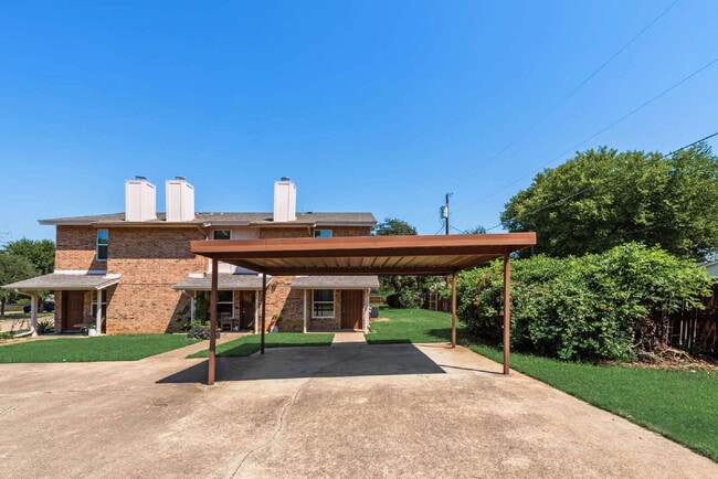 105 Wildwood Ct in Grapevine, TX - Building Photo - Building Photo