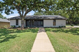 2423 Jewell Dr in Arlington, TX - Building Photo
