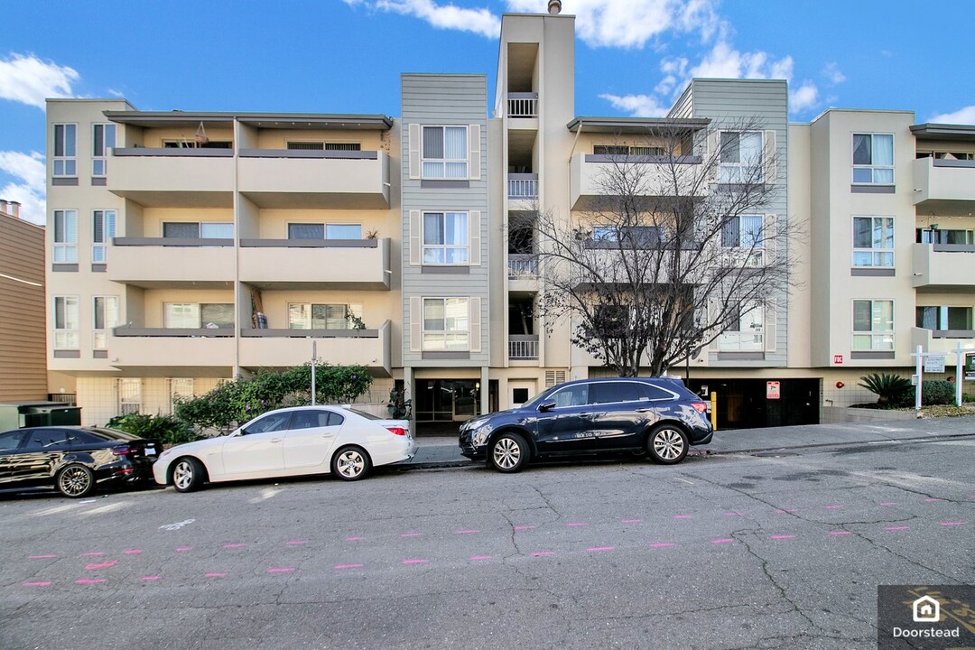 77 Fairmount Ave in Oakland, CA - Foto de edificio