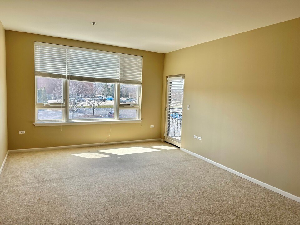 801 Village Center Dr in Burr Ridge, IL - Building Photo